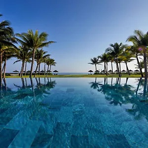 Wyndham Royal Beachfront & Hoi An